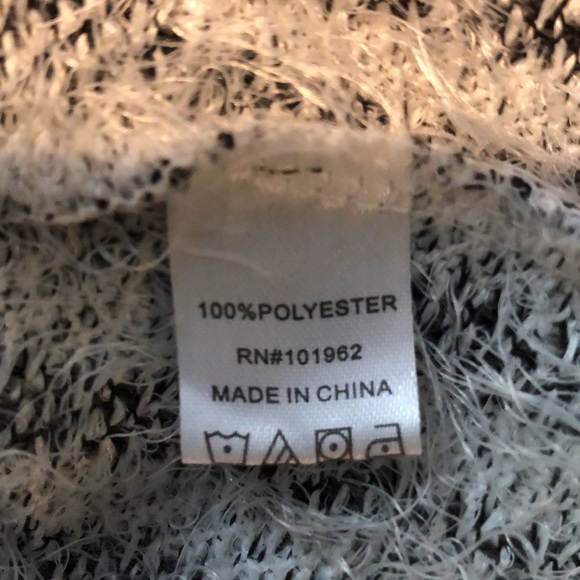 Chances R sweater Medium - Picture 4 of 4